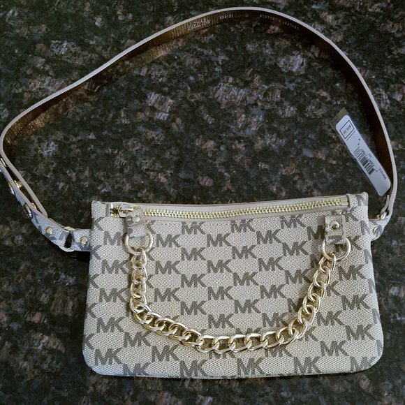 Michael Kors Handbags - *SOLD* New Michael Kors Mini Purse